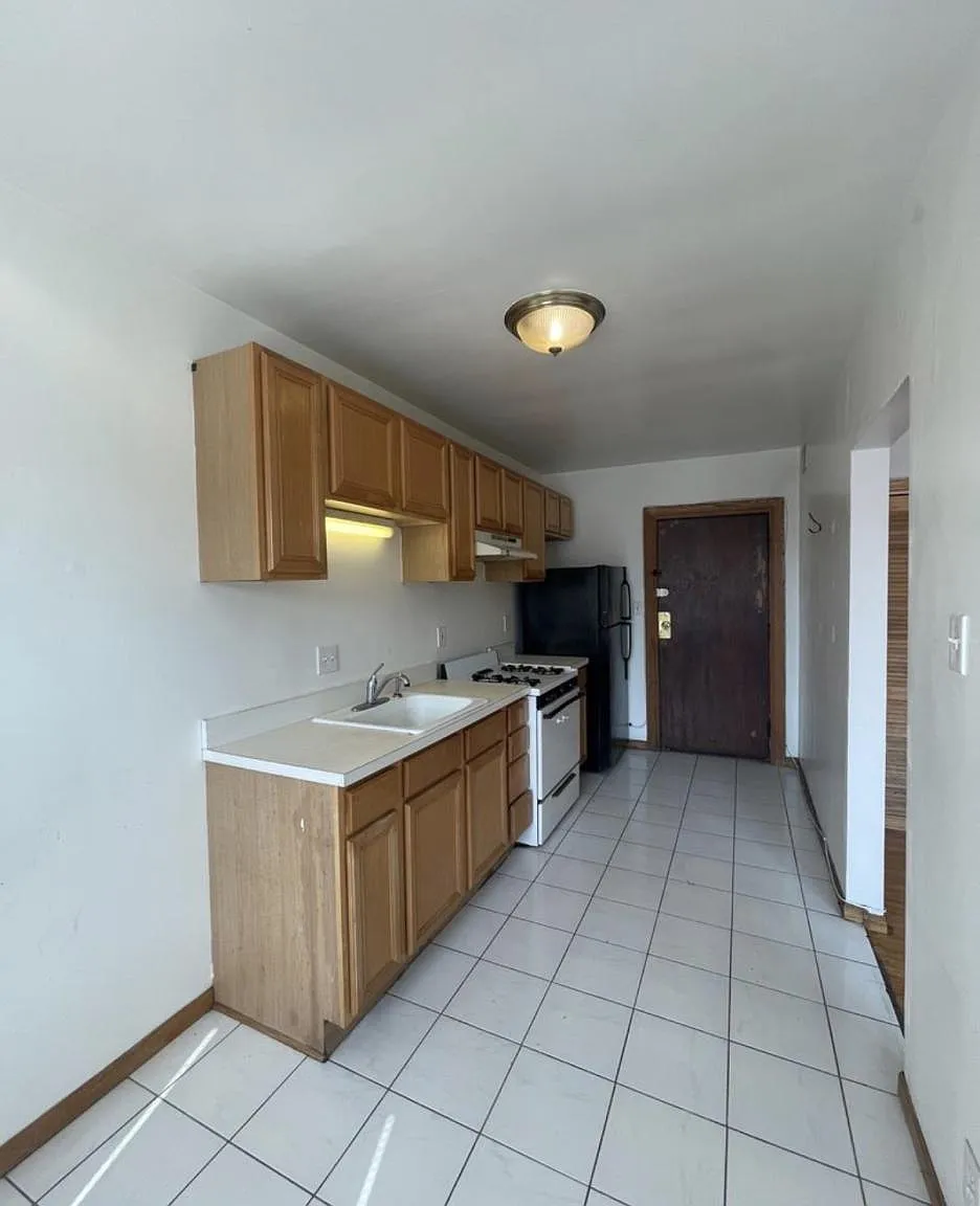 4024 West Montrose Avenue #2 — Photo 4
