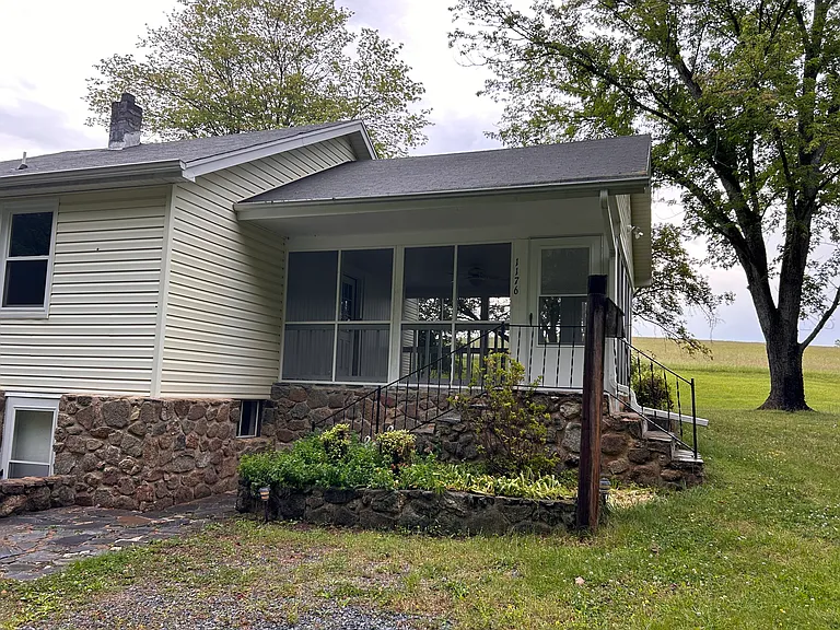 Screened in porch
