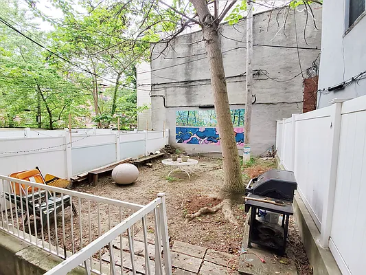 Rented by Rentall Group Inc | media 10