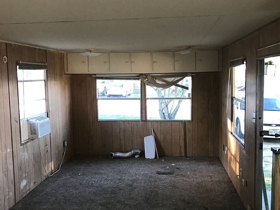 2nd image of 200 Cedar Cir