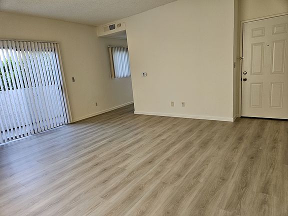 5th image of 6827 Laurel Canyon Blvd #7