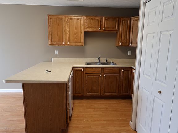 4th image of 305 Brookside Pl