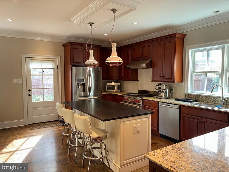 11 Chestnut St — Photo 18