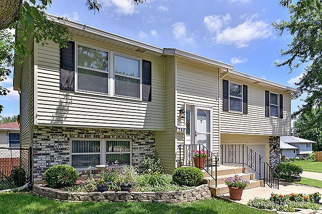 1st image of 750 Dickens Ave