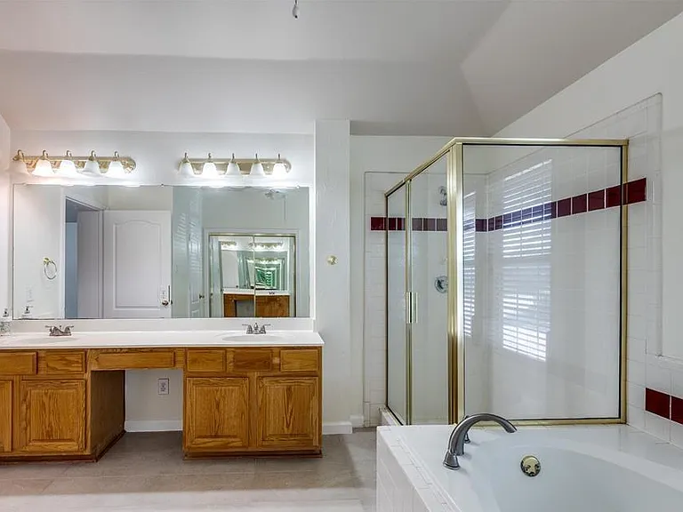 8924 High Meadows Dr — Photo 14