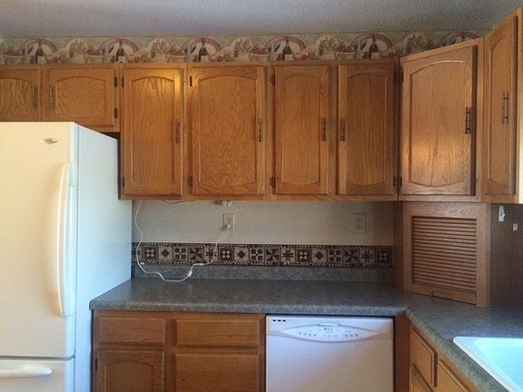 4th image of 410 E Broadway St