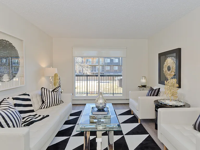 5325 26th Ave SW — Photo 2