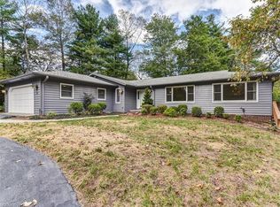 107 Nob Hill Rd, Hendersonville, NC 28791