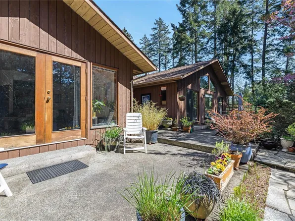 112 Cairns Pl, Saltspring Island, BC V8K 0A6