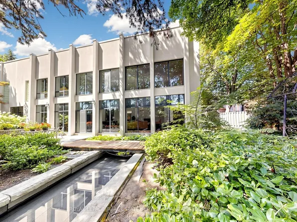 5 Abrams Pl, Toronto, ON M2L 1W7