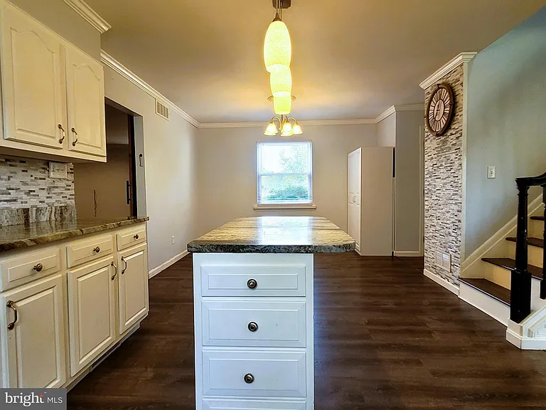 6 Tudor Ct — Photo 10