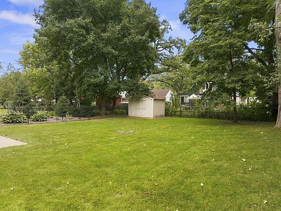 4th image of 910 10th St NW