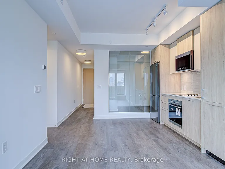 10 Oak St #907 — Photo 2