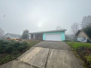 2262 La Canada Dr, Roseburg, OR