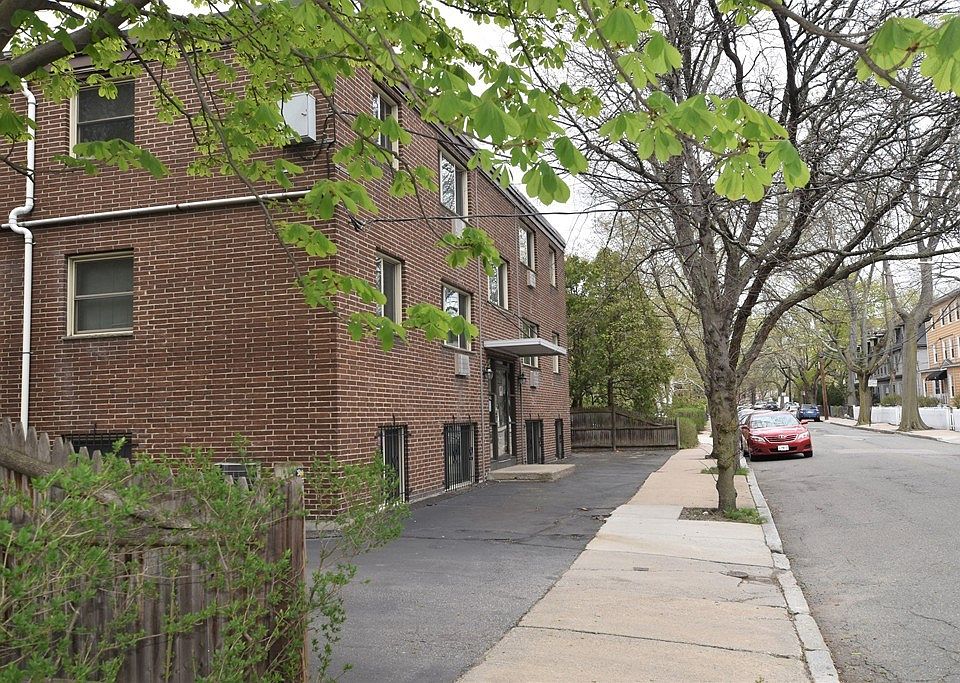 1st image of 33 Cogswell Ave APT 4