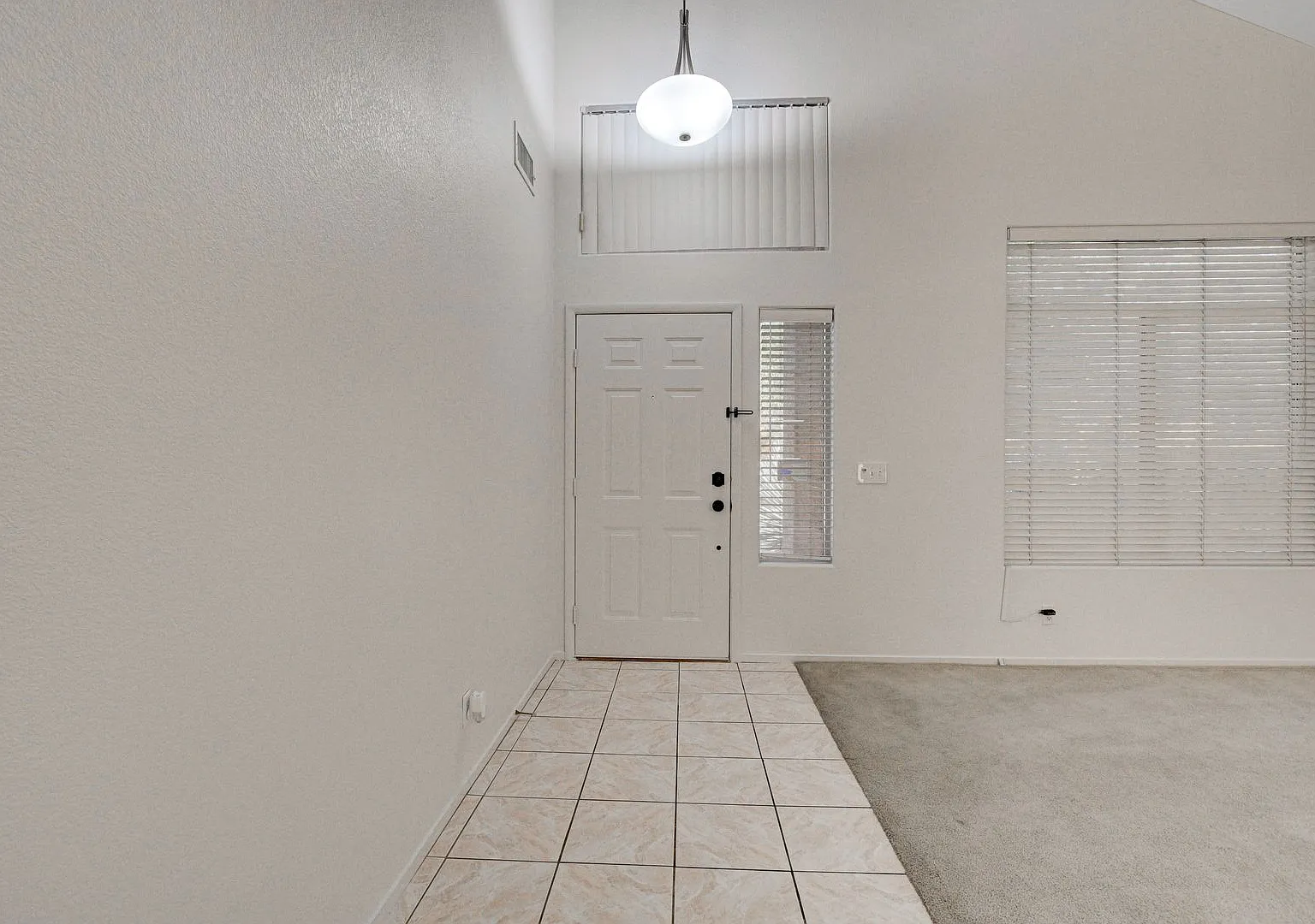 Beautiful 2 Story Home In Summerlin — Photo 2