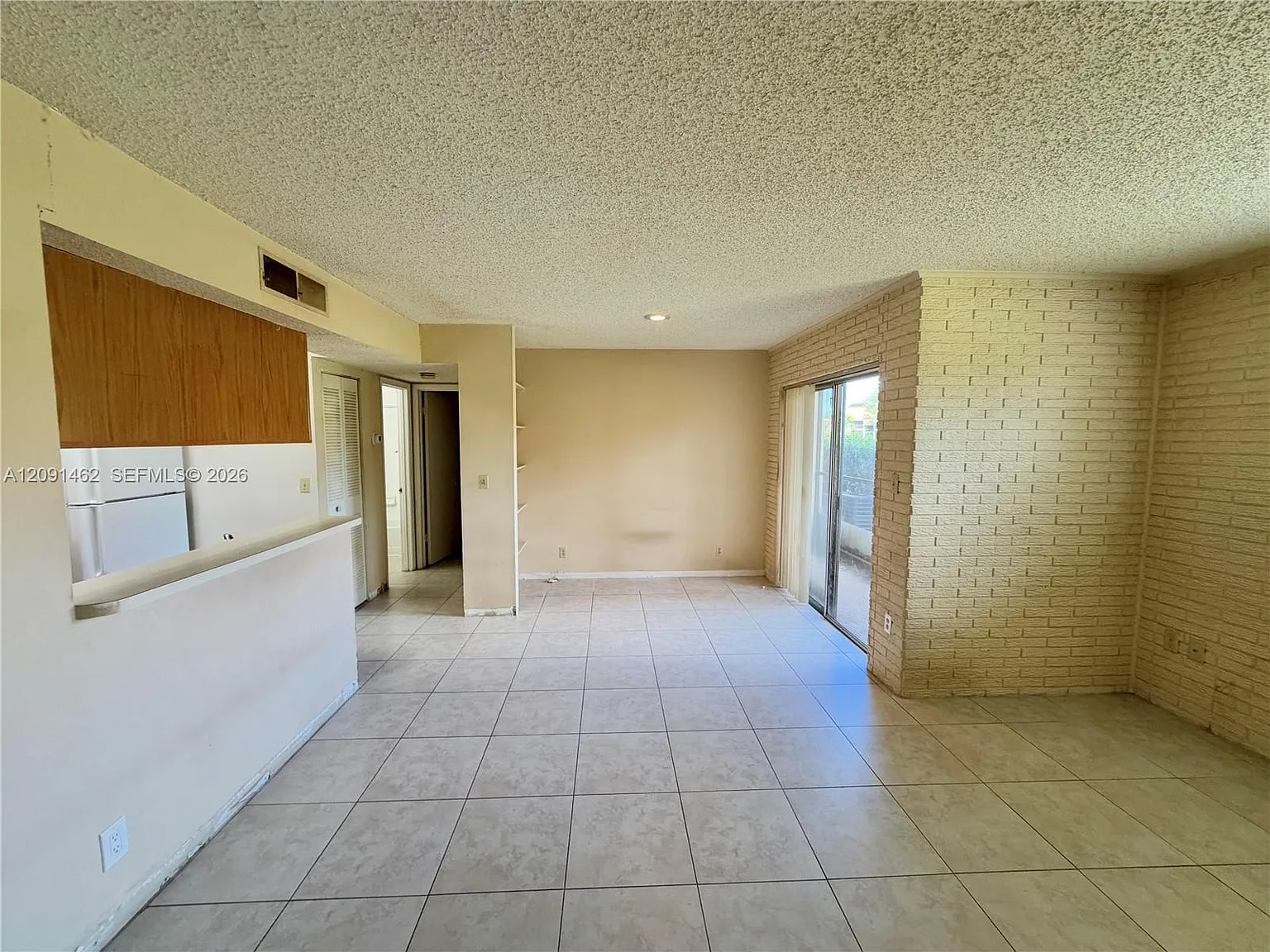 Royal Poinciana Condo — Photo 2