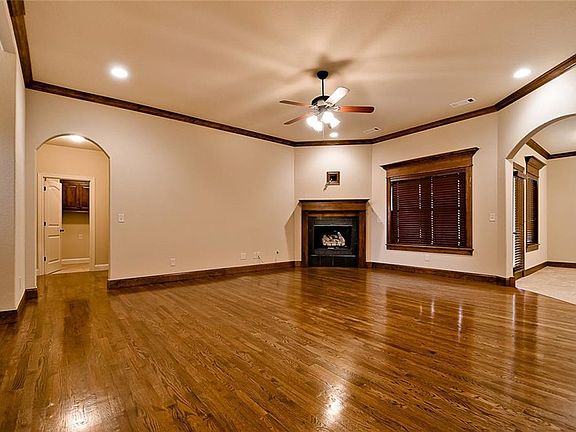 4th image of 6207 S 56th St