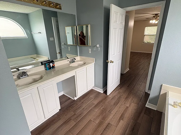 3142 Meadow Lake Dr E — Photo 17