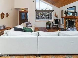 9122 Eagle River Ln, Eagle River, AK 99577