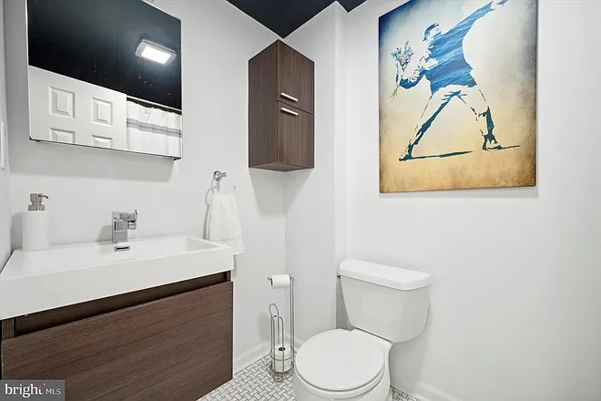 2212 Christian St #1 — Photo 8