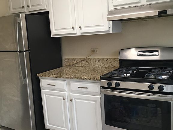 2nd image of 10620 Weymouth St APT 101