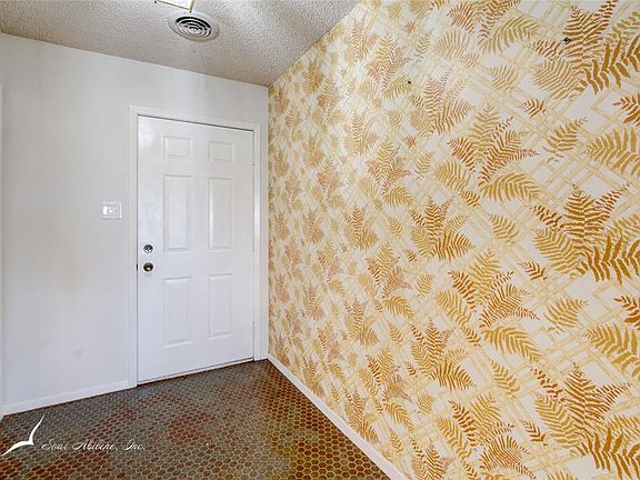 4th image of 2305 Lance Ln