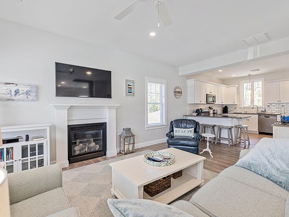 5th image of 4 Colony Lane #104