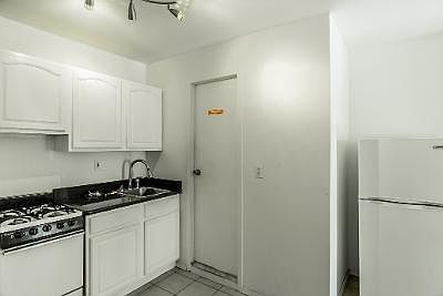 3rd image of 18 King St #C2