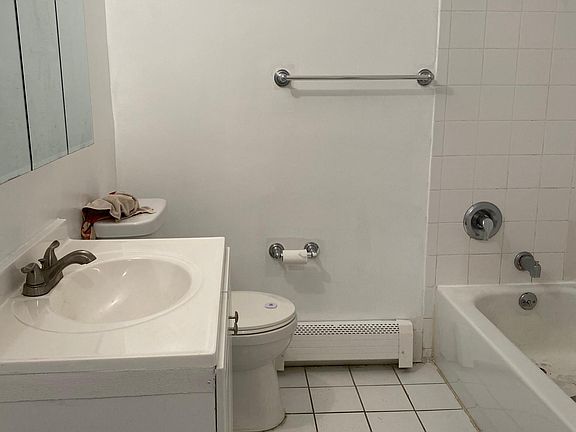 3rd image of 1423 Vyse Ave APT 1