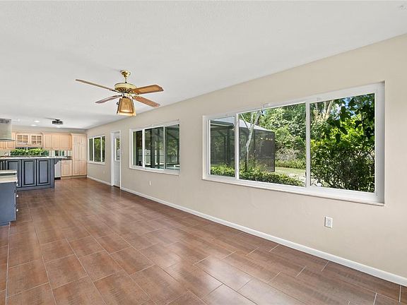 5th image of 1827 Almeria Way S