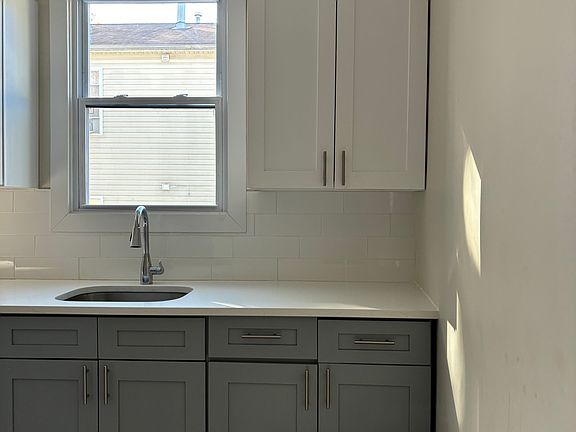 5th image of 854-6 S 19th St #3