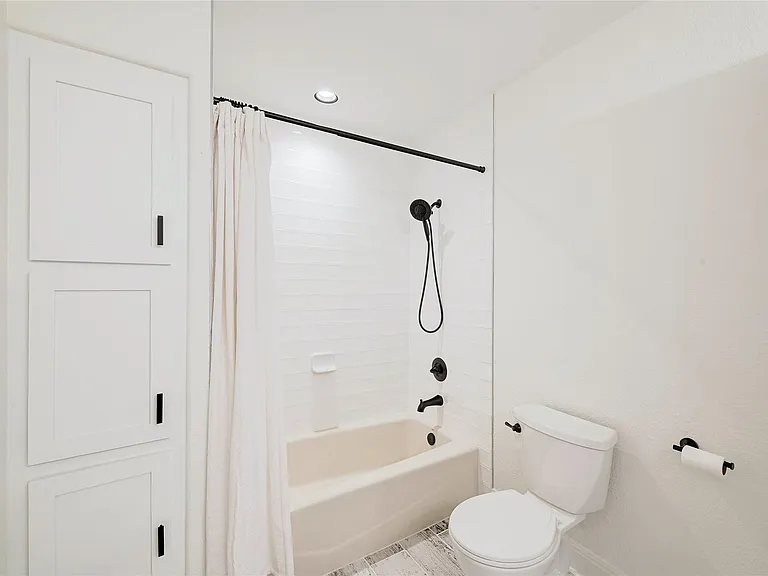 410 Hi Cir W — Photo 14