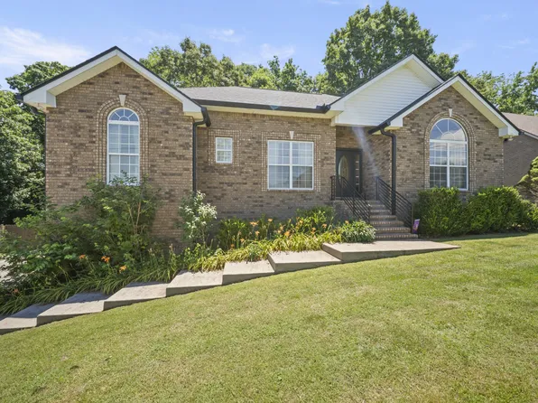 4092 Summit Dr, Greenbrier, TN 37073