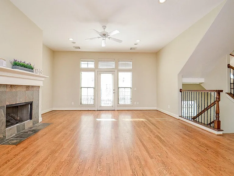 222 Knox St #F — Photo 24