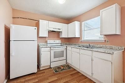 5th image of 30 Westpark Ct