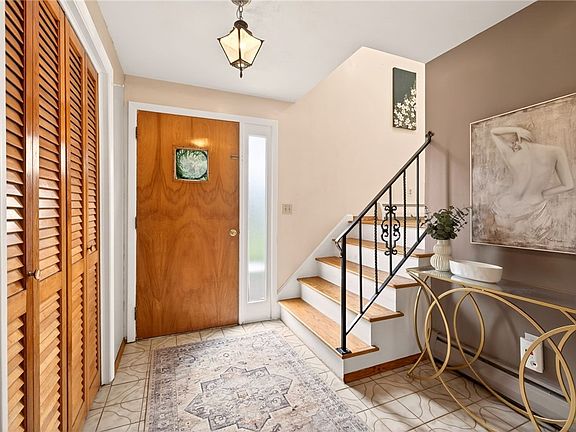 5th image of 25 Andrea Ln