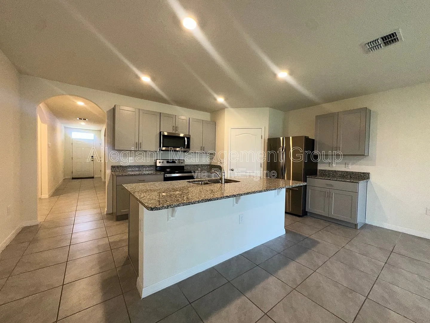 4 bed, 2.0 bath, 1846 sqft, $2,199 — Photo 3