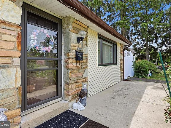 4th image of 897 Pine Hill Rd #0