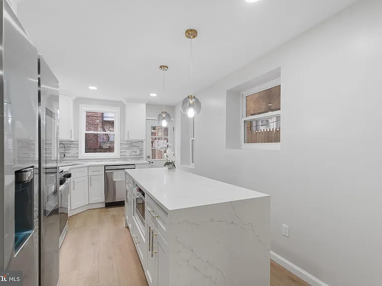 1203 Moore St — Photo 8