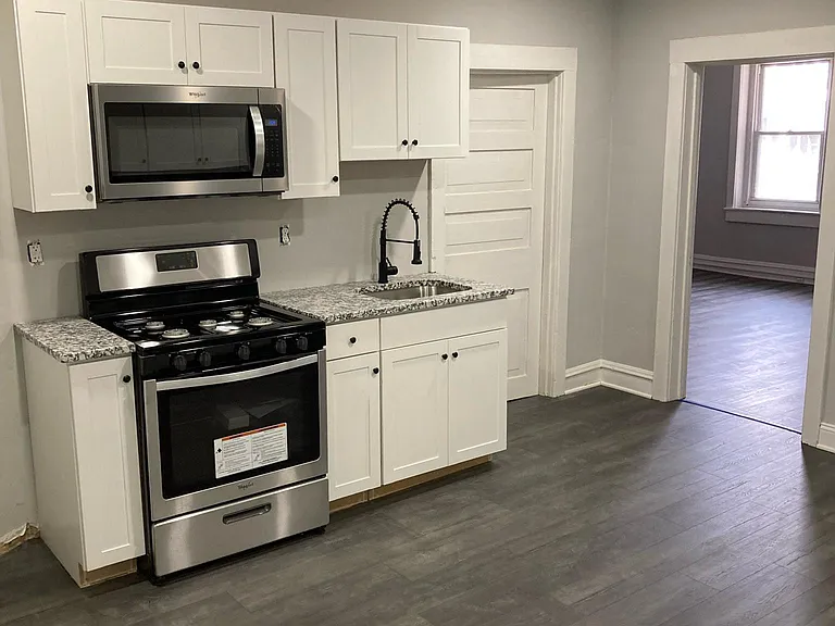 633 N New St #1N — Photo 2