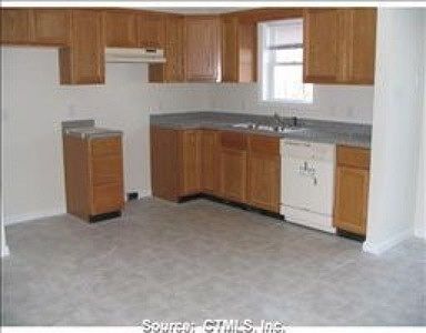 Kitchen with all appliances
