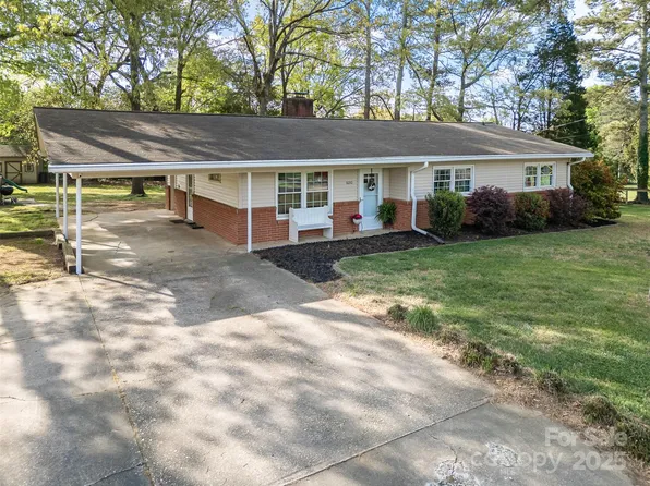 8050 North Dr, Mount Pleasant, NC 28124