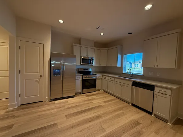 104 Kirkland St, Sanger, TX 76266