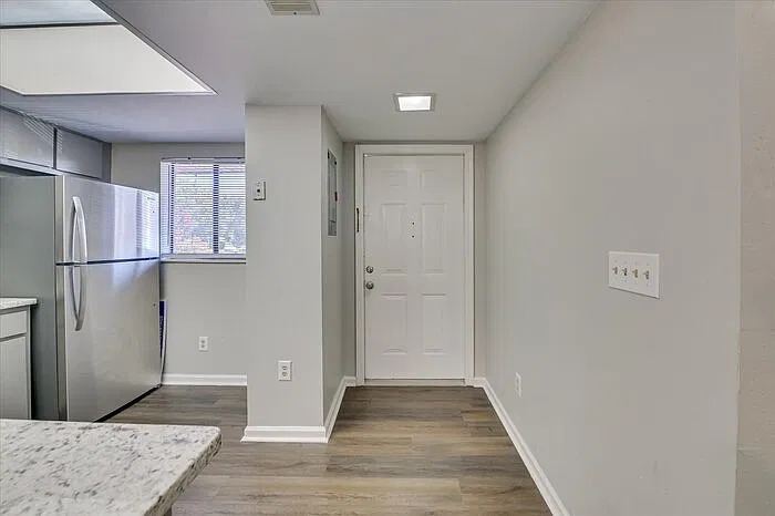 2 bed, 2.0 bath, 850 sqft, $1,275 — Photo 3