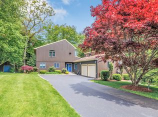 210 Tanglewood Cir, Milford, CT 06461