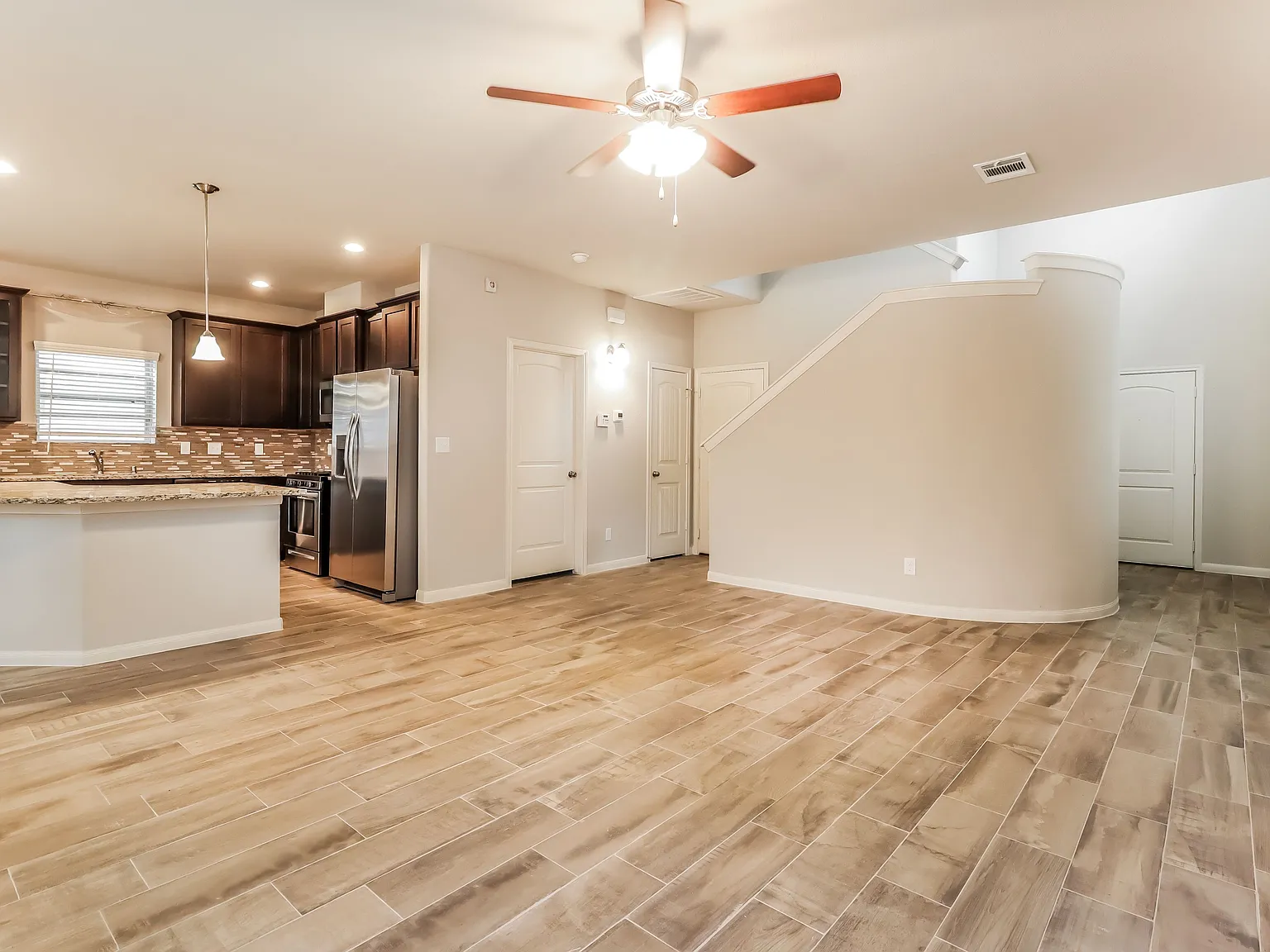 4 bed, 3.5 bath, 2064 sqft, $2,489 — Photo 3