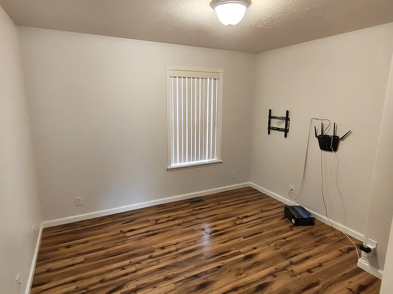 4 bed, 1930 sqft, $720 — Photo 1