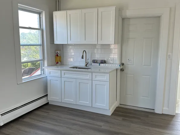 18 Pine St #2, Hamden, CT 06514