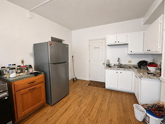3rd image of 25 Peru Street